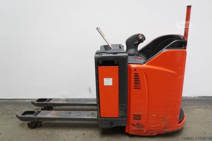 Elektrický paletový vozík s plošinou pro stojícího obsluhu Linde T 20 SP 131