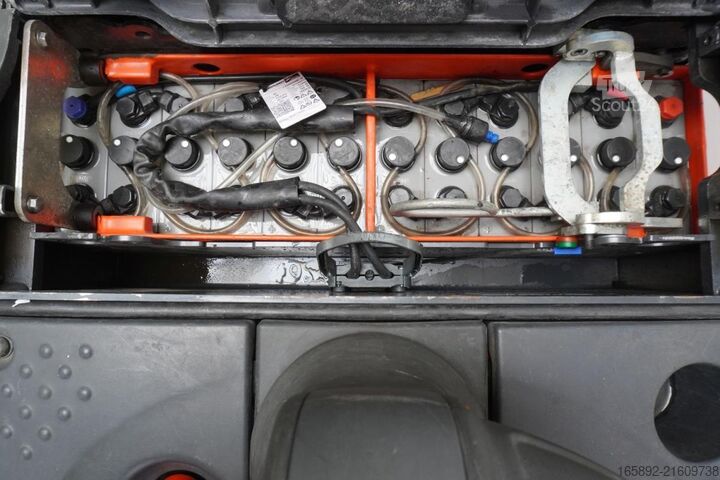 Elektrický paletový vozík s plošinou pro stojícího obsluhu Linde T 20 SP 131