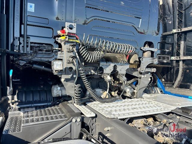 Standardni vlačilec Scania R 460 A4x2NA DIFF-L RETARDER P-AIRCO ACC VECTO 3