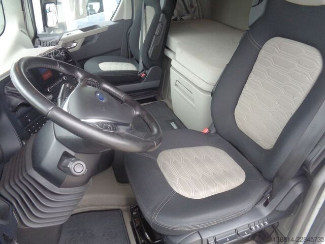 Стандартен влекач FORD F-Max 500 ZF-Intarder 2 x Tank ACC