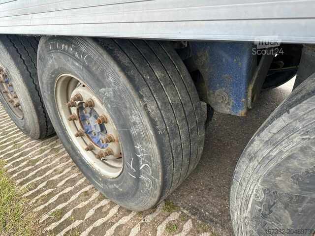 Refrigerated/frozen transport Gray and Adams Meat Hook Thermo King SLXE 400