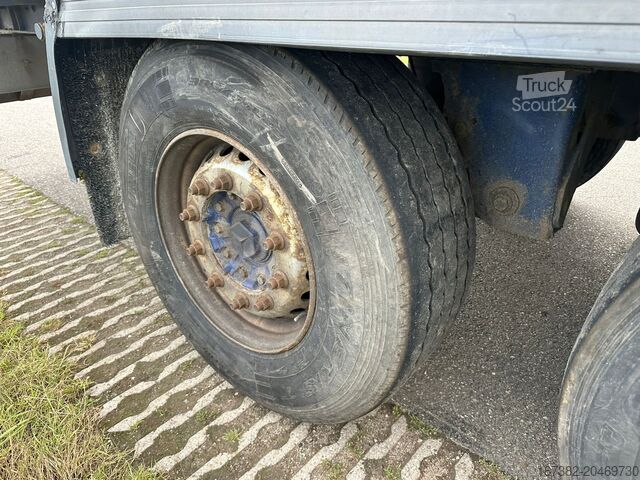 Refrigerated/frozen transport Gray and Adams Meat Hook Thermo King SLXE 400