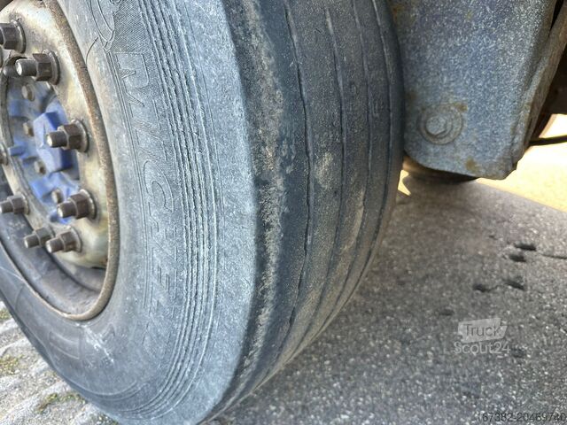 Refrigerated/frozen transport Gray and Adams Meat Hook Thermo King SLXE 400