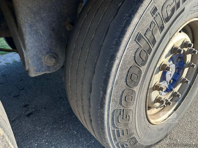 Refrigerated/frozen transport Gray and Adams Meat Hook Thermo King SLXE 400