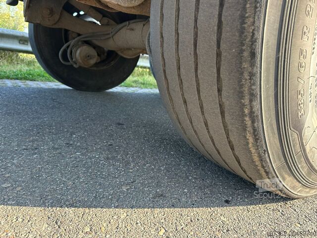 Refrigerated/frozen transport Gray and Adams Meat Hook Thermo King SLXE 400