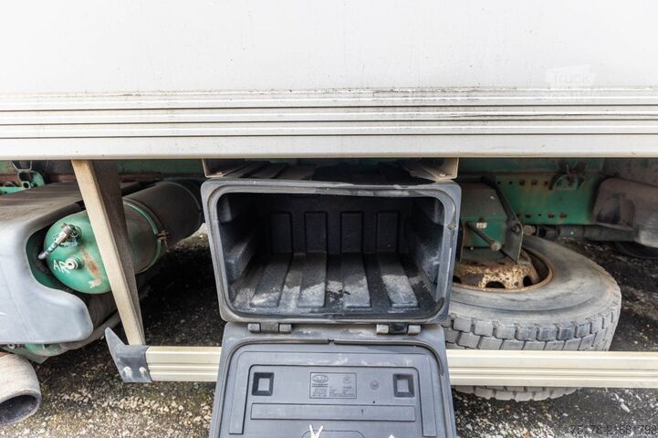 Chladená/mrazená preprava RENAULT PREMIUM 270 DXI (18 T )