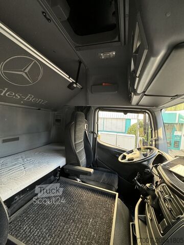 Lastbil med kasseopbygning og skydetag/skydepresenning. Mercedes-Benz Atego 1524 Alu-Koffer Schiebeplane ATM