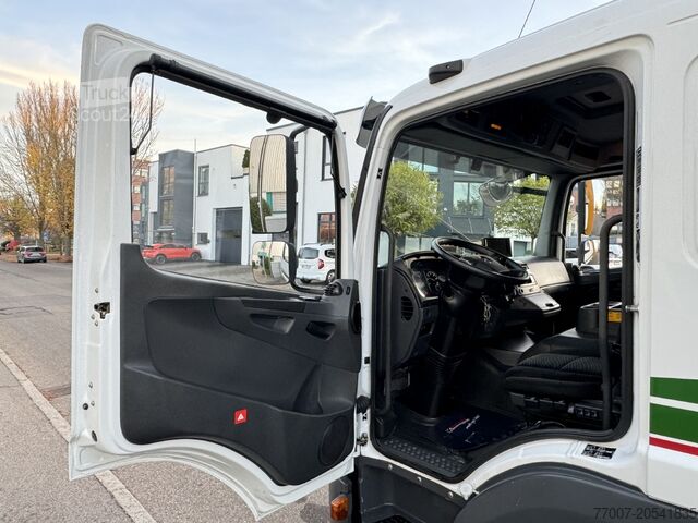 Hladilni tovornjak z zamrzovalno komoro in dvižno ploščadjo Mercedes-Benz Atego 1524 L-Haus Tiefkühlkoffer 6,9mLBW