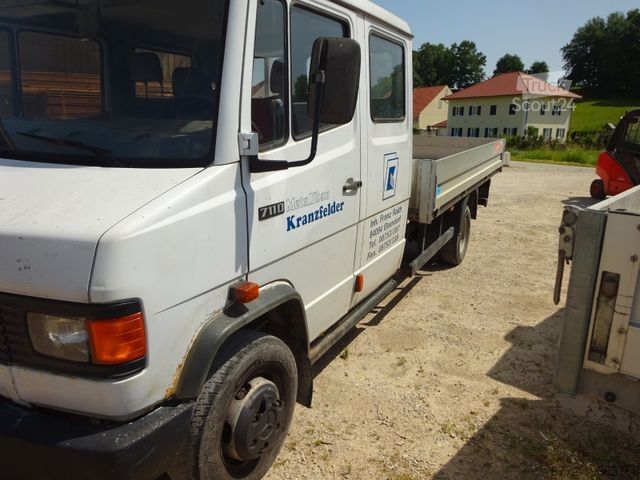 Pritschenwagen MERCEDES-BENZ 711 DOKA /Pritsche 4,20 l