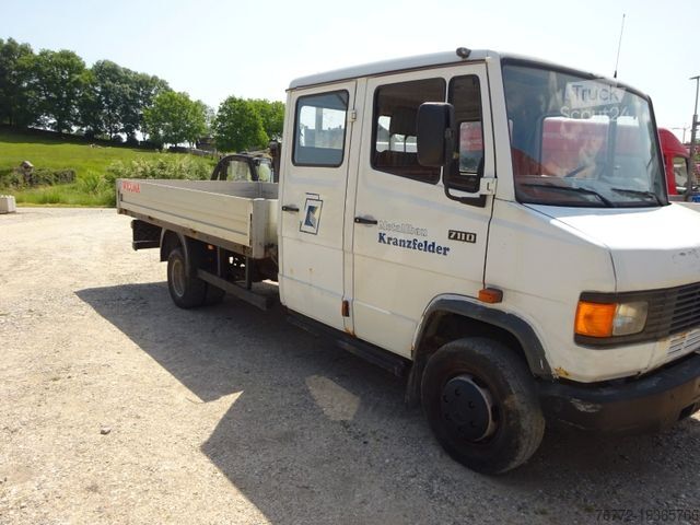 Pritschenwagen MERCEDES-BENZ 711 DOKA /Pritsche 4,20 l