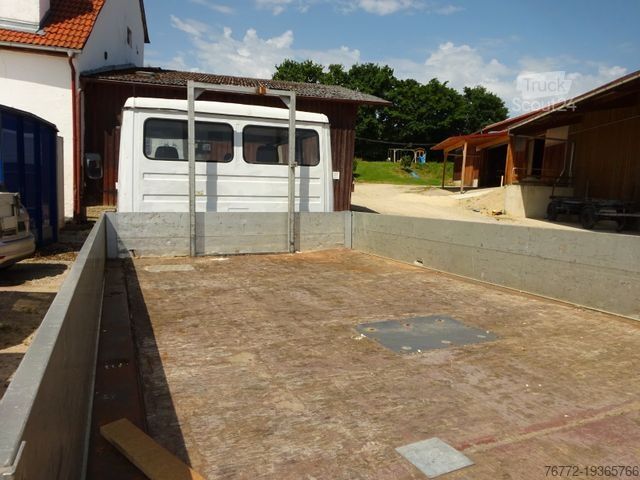 Pritschenwagen MERCEDES-BENZ 711 DOKA /Pritsche 4,20 l