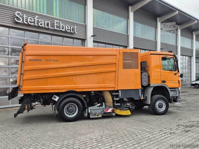 Balayeuse de voirie MERCEDES-BENZ Actros 2032 A 4x4 Bucher STKF 9500 Airport 30x
