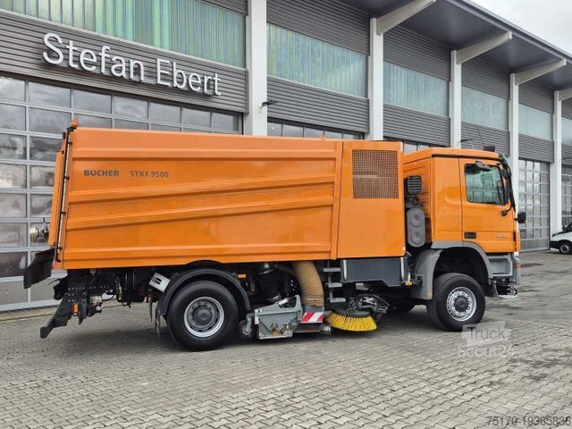 Măturătoare stradală MERCEDES-BENZ Actros 2032 A 4x4 Bucher STKF 9500 Airport 30x