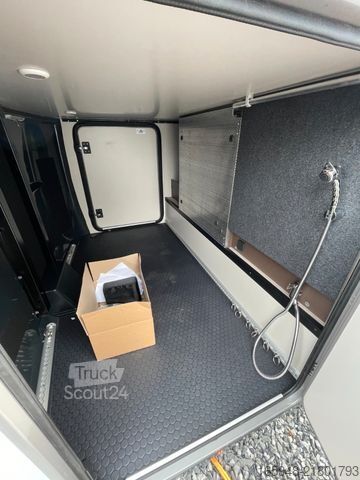 Semi-integrated camper BÜRSTNER SFT 7.0 SIGNATURE  Automatik 180PS AHK