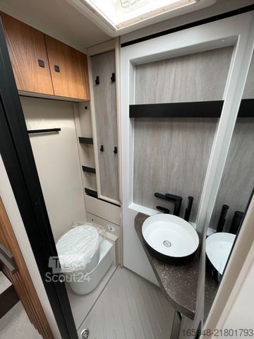Semi-integrated camper BÜRSTNER SFT 7.0 SIGNATURE  Automatik 180PS AHK