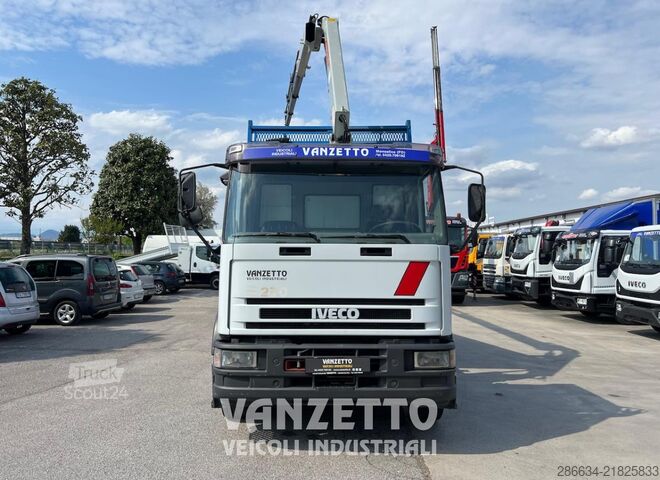 φορτηγό γερανός Iveco 150e23