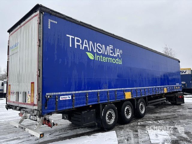 Semirimorchio con telone Schmitz Cargobull Semitrailer Curtainsider Standard