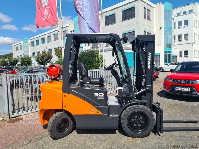 Frontlastare truck Doosan G30P-7