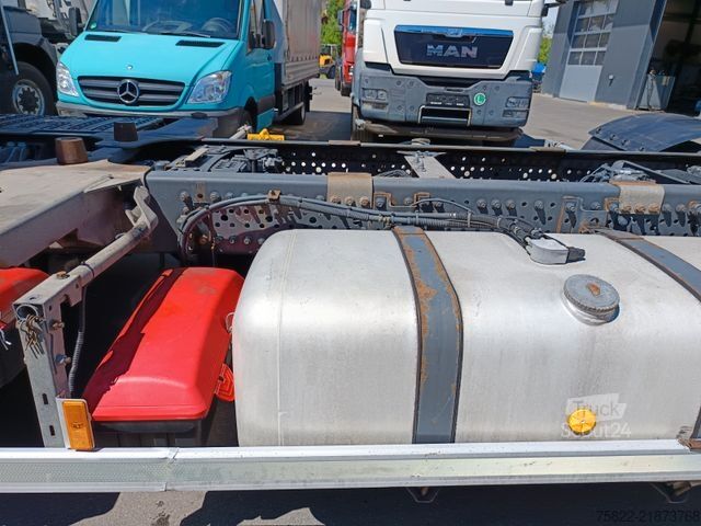 Kamion sa zamjenjivom nadogradnjom MERCEDES-BENZ Actros 2542 / Volumen / German / wenig KM