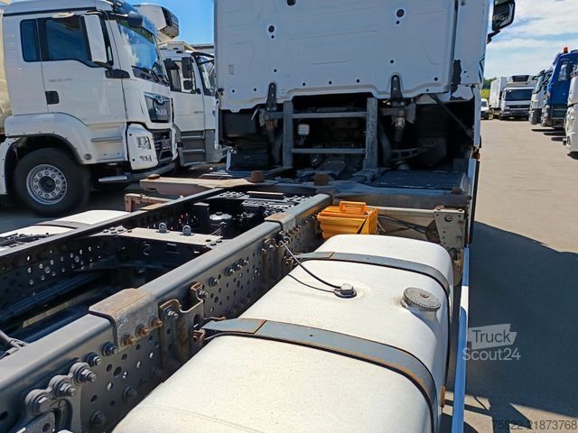 Kamion sa zamjenjivom nadogradnjom MERCEDES-BENZ Actros 2542 / Volumen / German / wenig KM