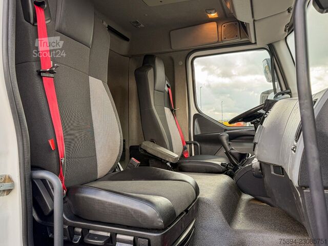 Āķa konteineru automašīna RENAULT D 18 * ABROLLKIPPER + HMF 1220 K-R * TOP!