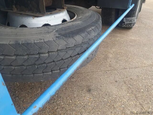 Vrachtwagen met kraan Renault DCi 220