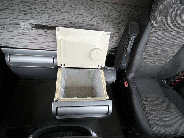 Volumen SZM DAF XF 440 Euro6 Klimaanlage Motorbremse+ 2x Bett