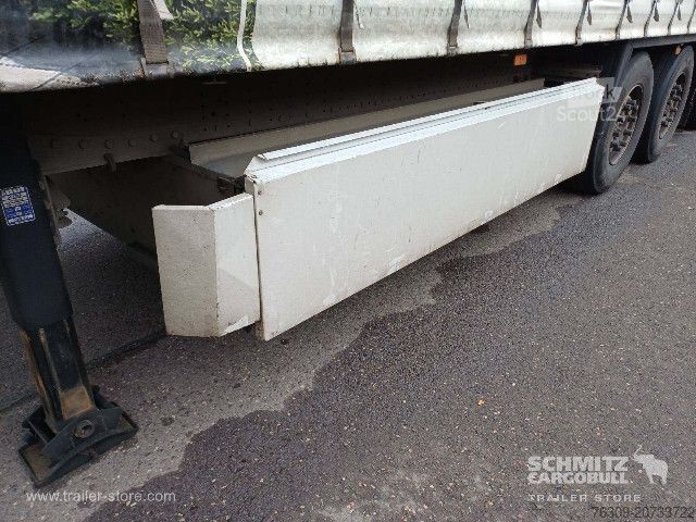 Auflieger mit Pritsche & Plane Schmitz Cargobull Curtainsider Standard Staplerhalterung Getränke