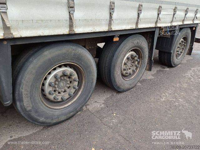 Auflieger mit Pritsche & Plane Schmitz Cargobull Curtainsider Standard Staplerhalterung Getränke