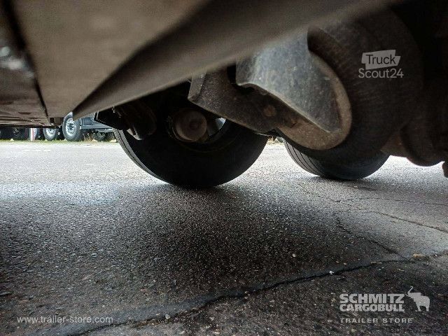 Auflieger mit Pritsche & Plane Schmitz Cargobull Curtainsider Standard Staplerhalterung Getränke