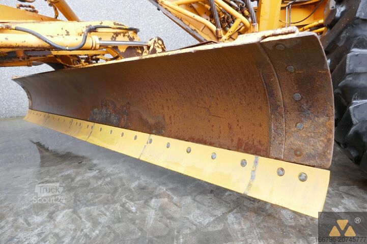 Grader Mitsubishi MG300