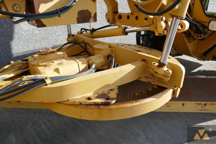 Grader Caterpillar 135H
