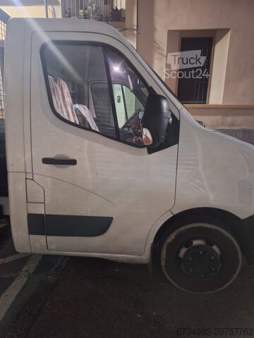 Volquete trilateral Nissan Interstar