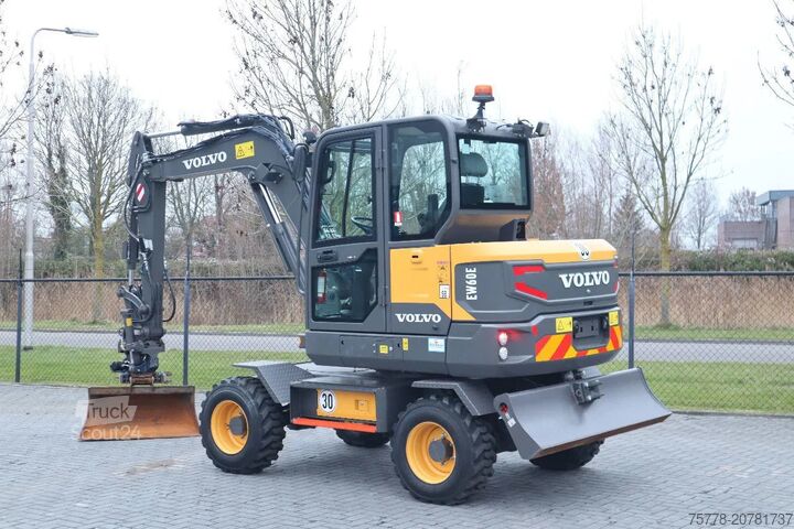 Kolesni bager Volvo EW60E | DEMO | 30 KM/H | ROTOTILT + GRIPPER | B...