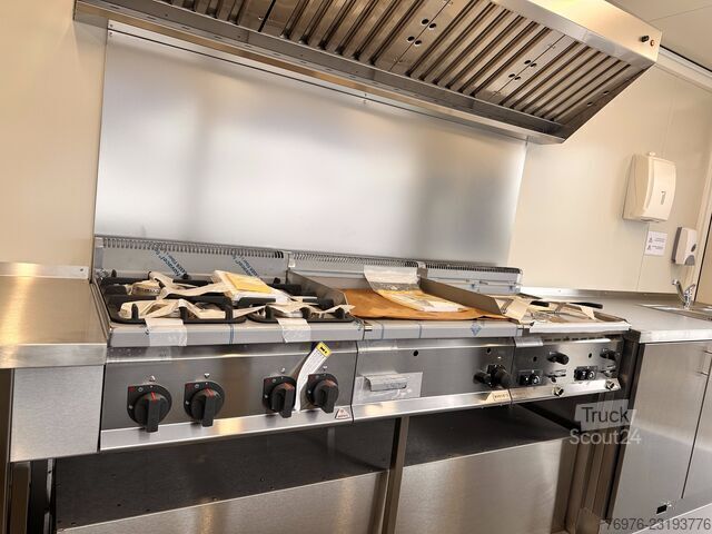 Mobile Shop/ Food Truck Voll ausgestatteter Gastro-Contrailer (Hydraulik-Absenkbar) | Profi-Küche NEU