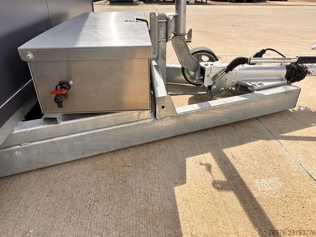 Mobile Shop/ Food Truck Voll ausgestatteter Gastro-Contrailer (Hydraulik-Absenkbar) | Profi-Küche NEU