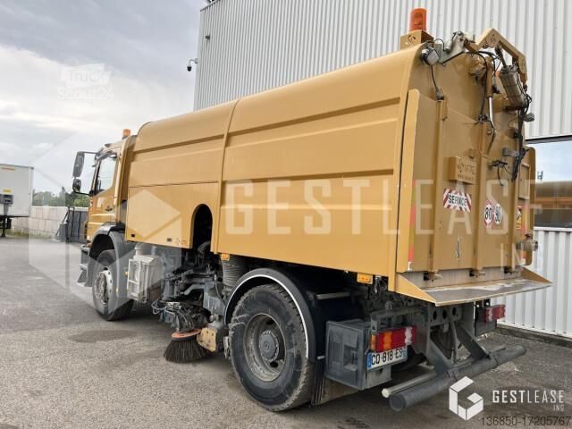 Aangepaste bestelwagen Mercedes-Benz AXOR 1833