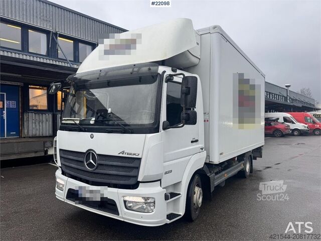 Matkalaukku Mercedes-Benz Atego 823 box truck with refrigeration/freezer uni