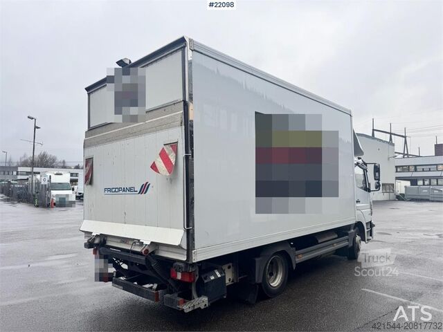 Matkalaukku Mercedes-Benz Atego 823 box truck with refrigeration/freezer uni