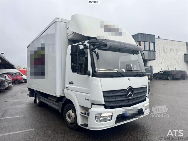Matkalaukku Mercedes-Benz Atego 823 box truck with refrigeration/freezer uni