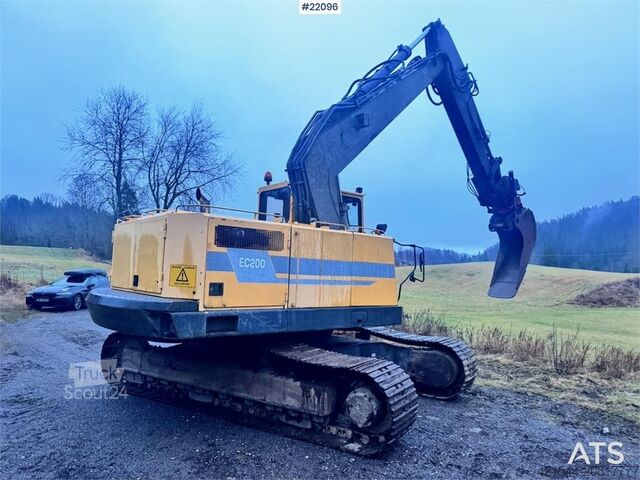 гусеничний екскаватор Volvo EC200 crawler excavator with rototilt and narrow b
