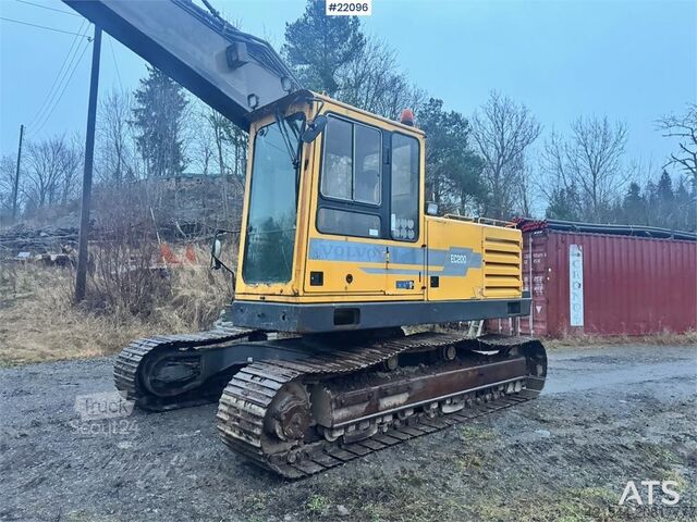 гусеничний екскаватор Volvo EC200 crawler excavator with rototilt and narrow b