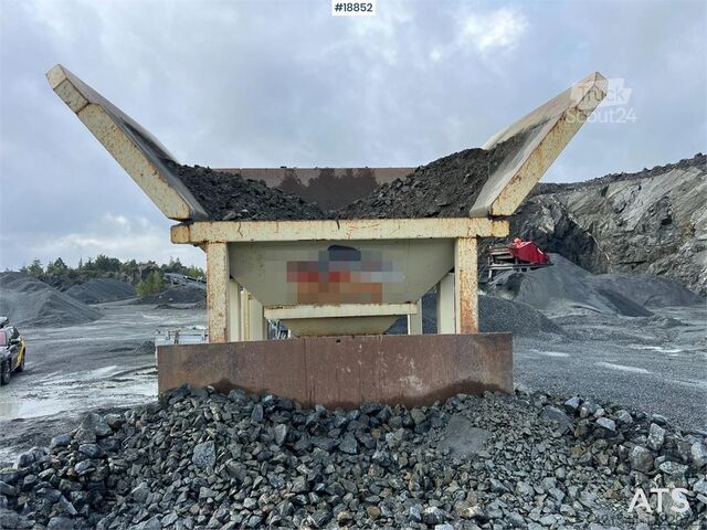 Drobilnik odpadkov Metso Lokotrack LT220D crusher w/ screen, box and belt