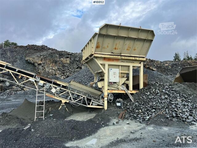 Drobilnik odpadkov Metso Lokotrack LT220D crusher w/ screen, box and belt