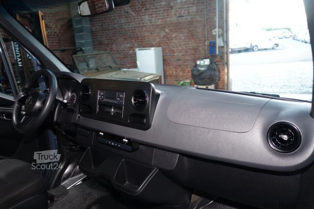 High top van MERCEDES-BENZ eSprinter Kasten 312 L2 terie Klima