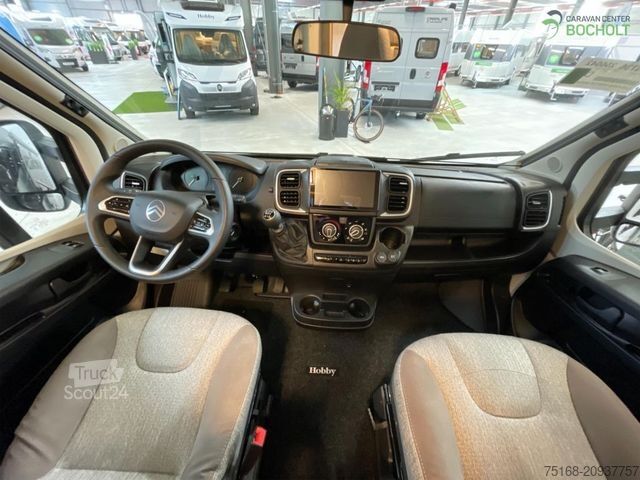 Halvintegrerad husbil HOBBY ONTOUR T 700 F Modell 2025