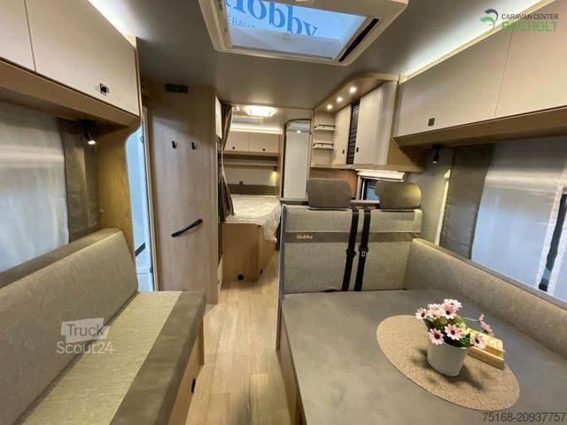 Halvintegrerad husbil HOBBY ONTOUR T 700 F Modell 2025