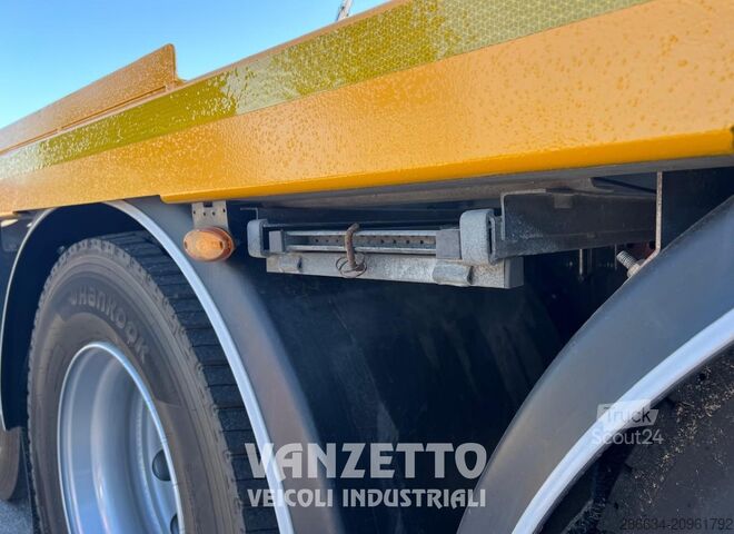 PLATFORM RÁMPÁVAL Iveco STRALIS AD320S42