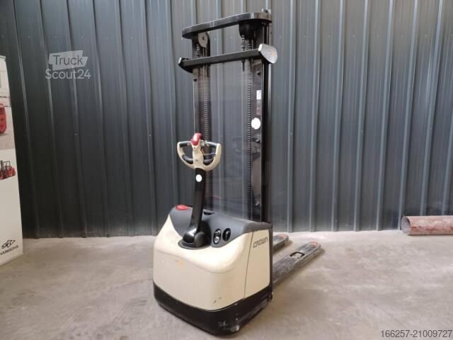 Handmatige stapelaar Crown WF3000-1.0FT