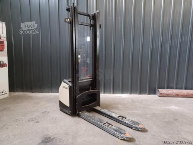 Handmatige stapelaar Crown WF3000-1.0FT